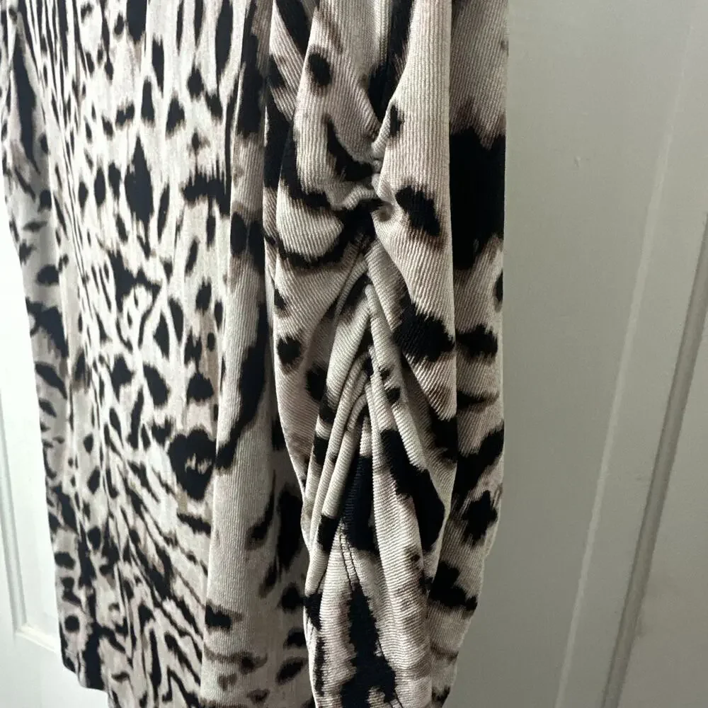 Chicos Travelers 2 Leopard Short Sleeve Top Size 2 Slinky knit Roundneck - Picture 4 of 5